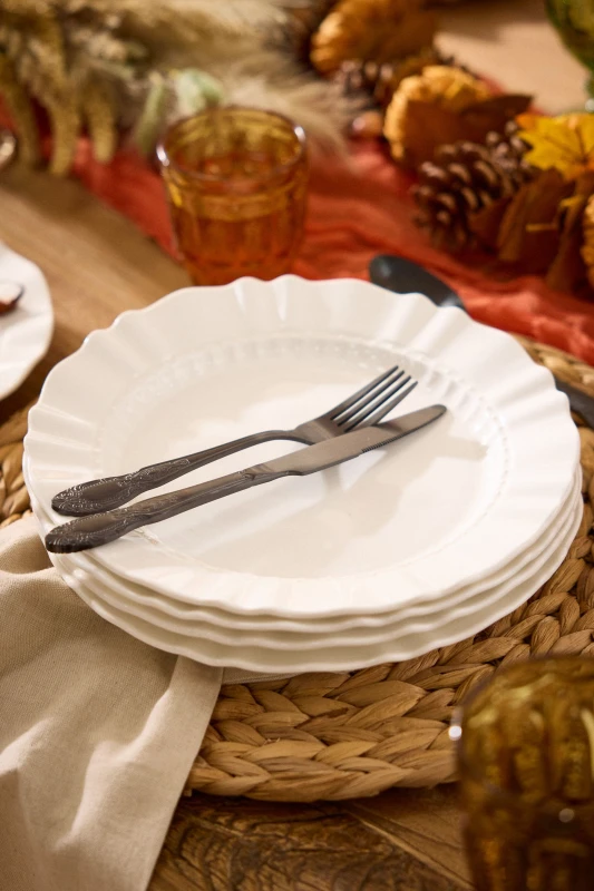 Image of Dibor Set of 4 Luxury Palais Royal White Christmas Dinner Plates Dia 26.3cm Size: 4 Pack White Unisex 4 Pack