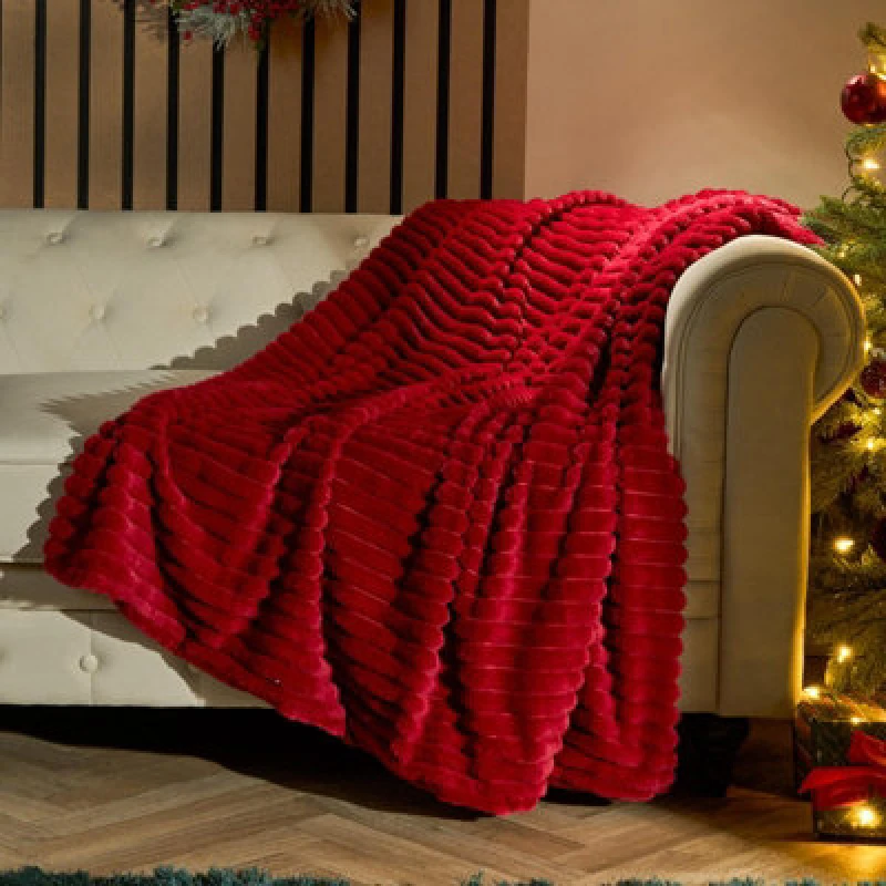Image of OHS OHS Faux Fur Ribbed Fleece Throw Over Bed Blanket Winter Warm Supersoft in Red Red One Size Unisex 5027434192359