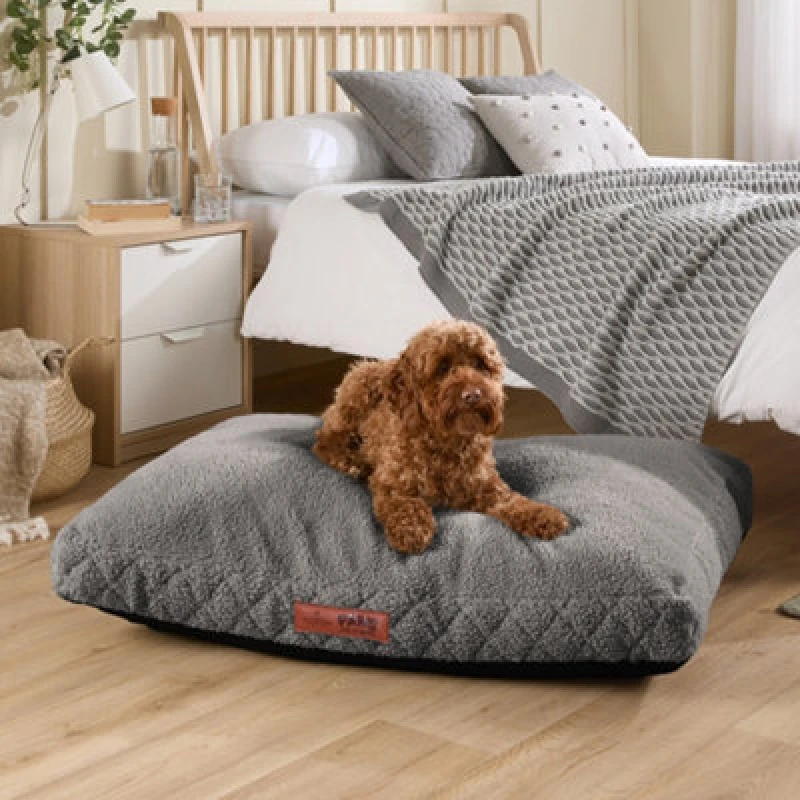 Image of Slumberdown Slumberdown Paws for Slumber Sherpa Small Ped Bed in Light Grey Size: large Light Grey L Unisex 5012924074680