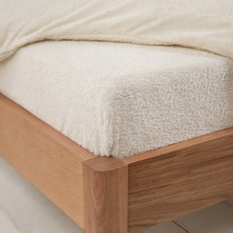 Image of OHS OHS Teddy Fleece Thermal Fitted Bed Sheet in Cream Size: King Fitted Cream King Fitted Unisex 5027434126088