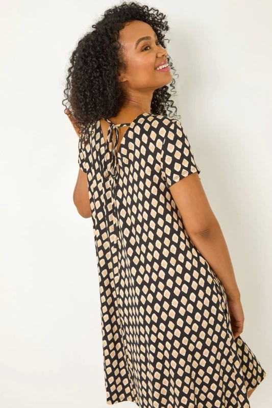 Image of Roman Womens Petite Print V-Neck Swing Pocket Dress in Black Size: 8 Black Female 8