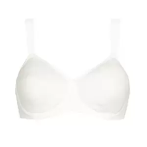 Image of Triumph ESSENTIAL MINIMIZER womens Minimiser bras in White4C,34D,36C,38C,40C,36D,38D,40D,40E,36DD