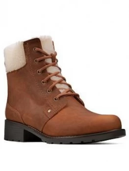 Image of Clarks Orinoco Dusk Ankle Boot - Tan