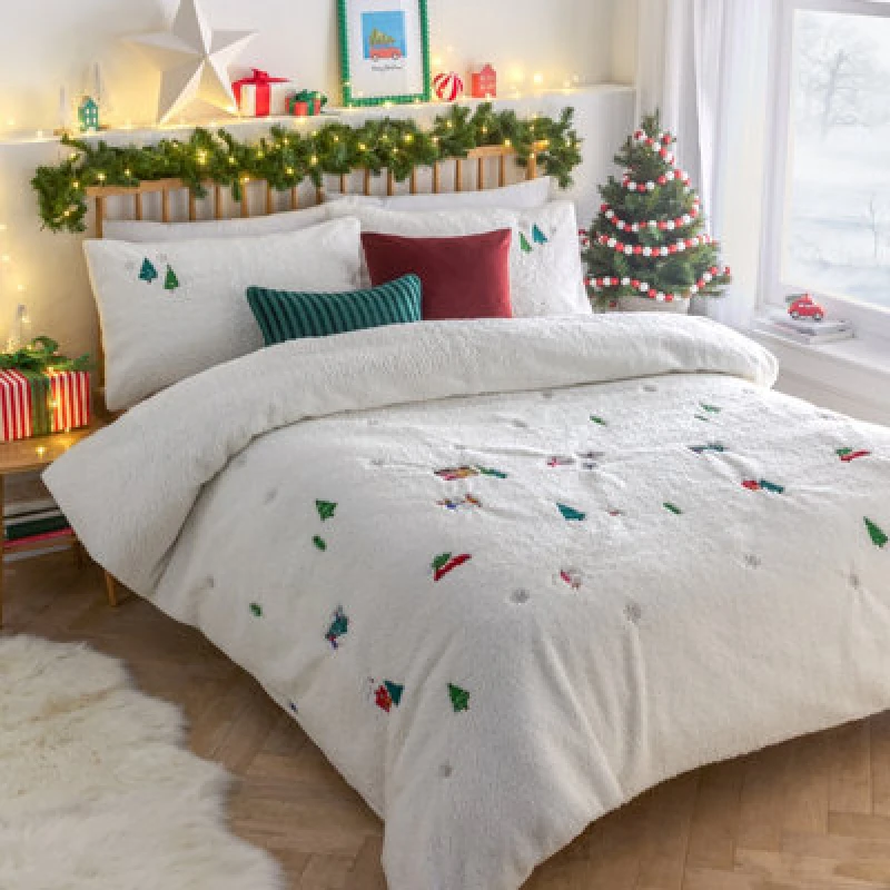 Image of Furn Furn Christmas Together Teddy Fleece Duvet Cover Set in White Size: King White King Unisex 5025532357410