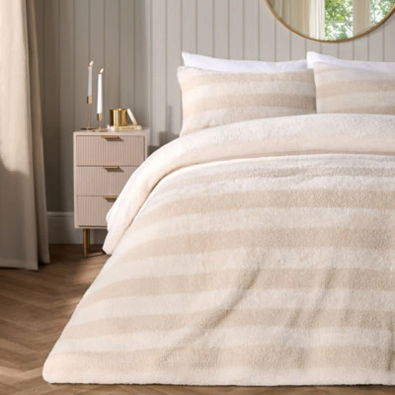 Image of OHS OHS Tufted Boucle Stripe Duvet Cover with Pillowcase Bedding Set in Natural Size: King Natural King Unisex 5027434222841