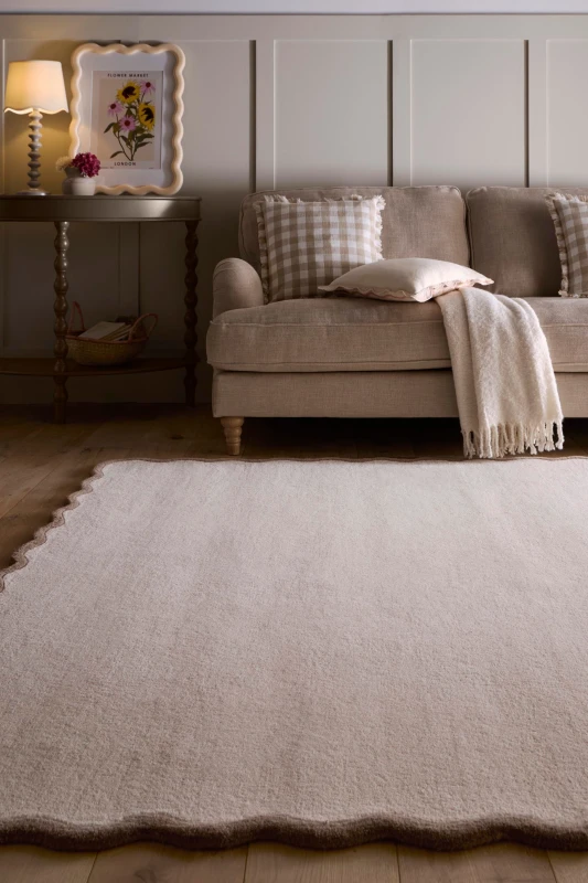 Image of Origins Scalloped Elsie Hand-Tufted Woollen Rug Natural - Origins - Size: 160X230 Natural 160X230 WB92908