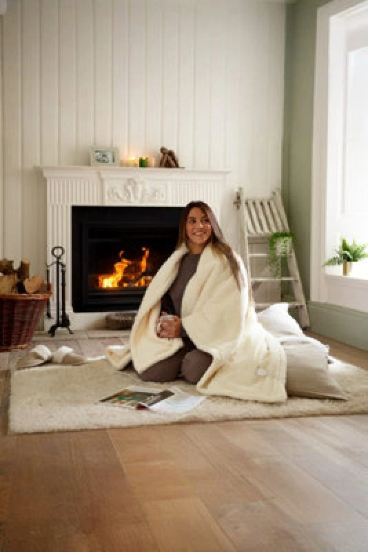 Image of The Lyndon Company The Lyndon Company Sandringham Faux Fur Heated Throw 130x170cm - Luxurious Electric Ultra-Soft Blanket in Cream Size: 130cm x 170