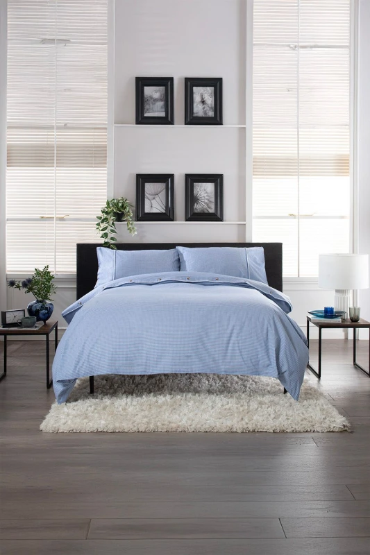 Image of The Lyndon Company The Lyndon Company Gingham Duvet Cover Set - Soft & Breathable Cotton with Double Piped Edges in Blue Size: King Blue King Unisex