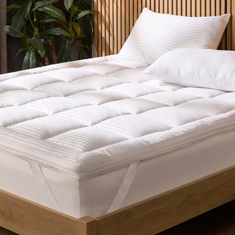 Image of Snuggledown Snuggledown Luxurious Hotel 5cm Mattress Topper in White Size: Single White Single Unisex 5012924080070