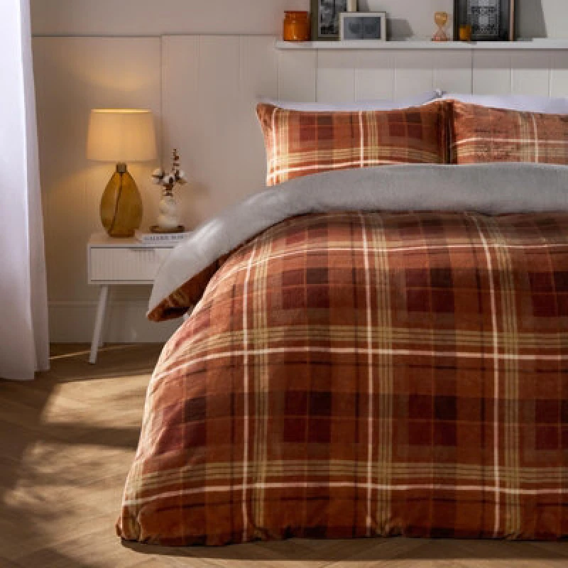 Image of OHS OHS Autumn Check Sherpa Fleece Thermal Duvet Cover Bedding Set in Burnt Orange Size: Single Burnt Orange Single Unisex 5027434222728