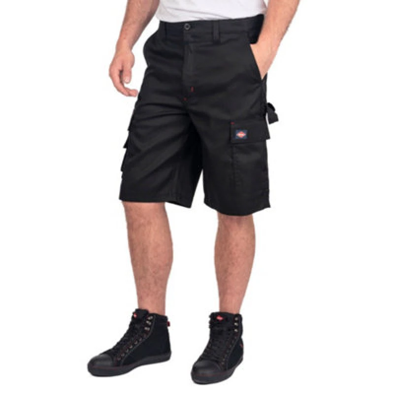 Image of Lee Cooper Workwear Lee Cooper Workwear Men Classic Cargo Shorts in Black Size: 32R Black 32R Male 5050217227764