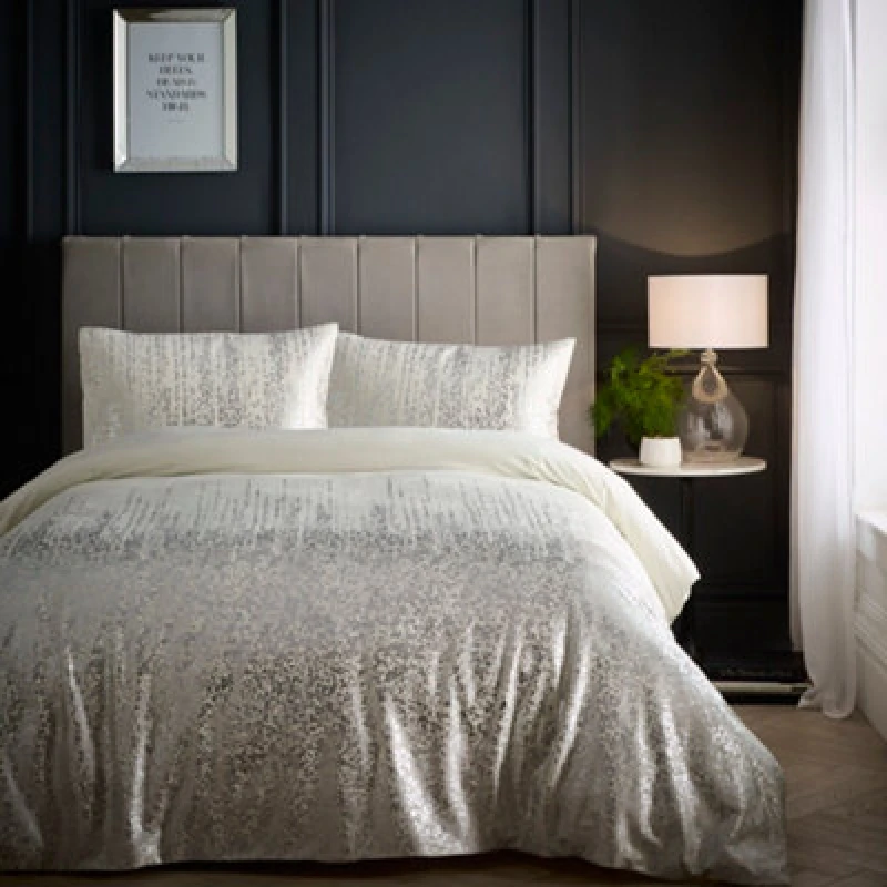 Image of Portfolio Home Marseilles Printed Velvet Metallic Duvet Cover Quilt Set Pillowcase in Cream Size: Super King Cream Unisex Super King