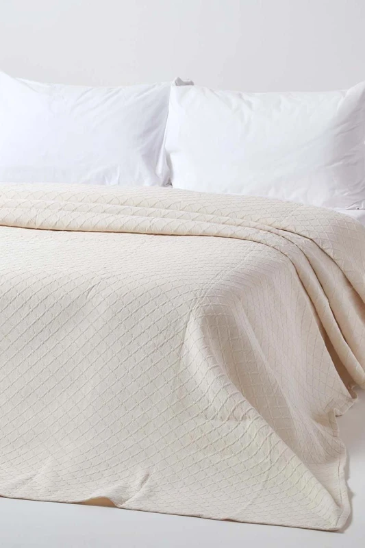 Image of Homescapes Cotton Contemporary Diamond Pattern Bedspread in Cream Size: Double Cream Unisex Double