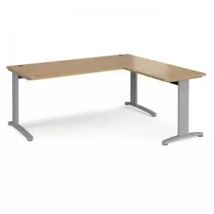 Image of TR10 desk 1800mm x 800mm with 800mm return desk - silver frame and oak