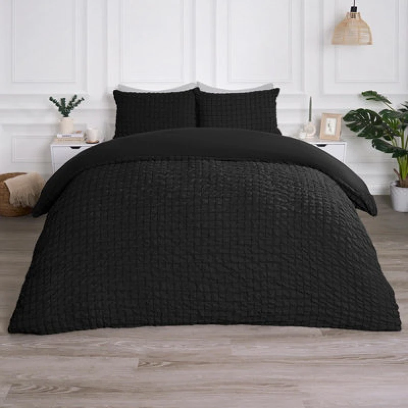 Image of OHS OHS Luxury Seersucker Duvet Cover Set Geo Pillowcase Quilt in Black Size: Single Black Single Unisex 5027434204847