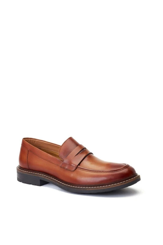 Image of Base London Base London Men Ivey Loafer in Tan Size: 9 Tan 9 Male 5038538360476