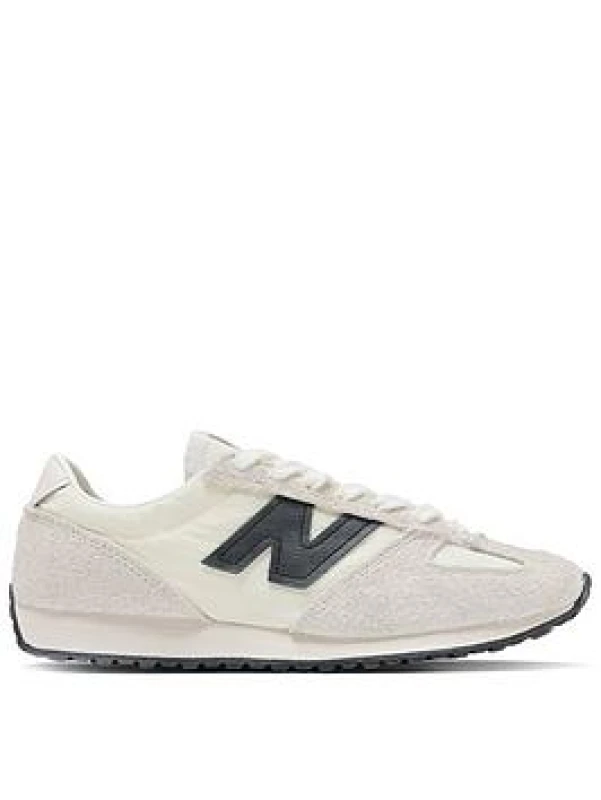 Image of New Balance 471 womens Shoes (Trainers) in White