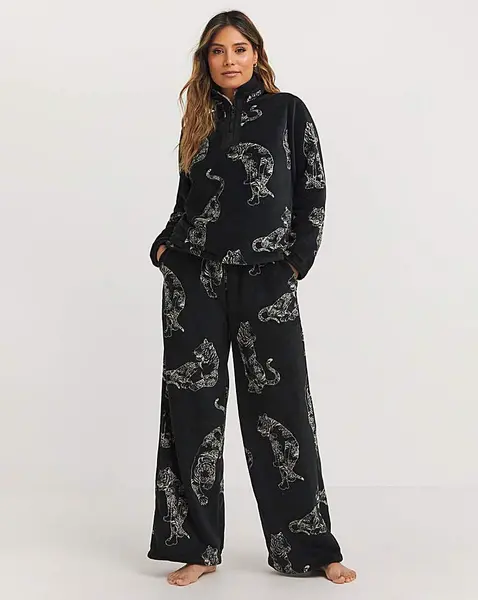 Image of Chelsea Peers Chelsea Peers Fleece Pyjama Set Black Female 14 LO25903