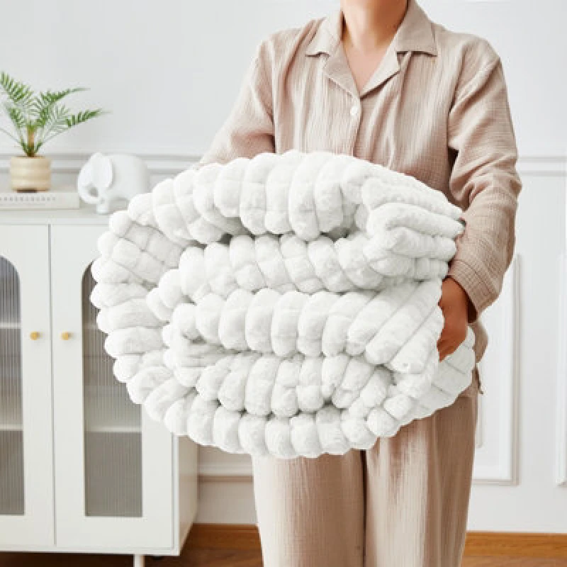 Image of Ezysleep Ezysleep Super Soft Luxury Faux Fur Box Throw in Cream Size: Extra Large Cream Extra Large Unisex 0721545366979