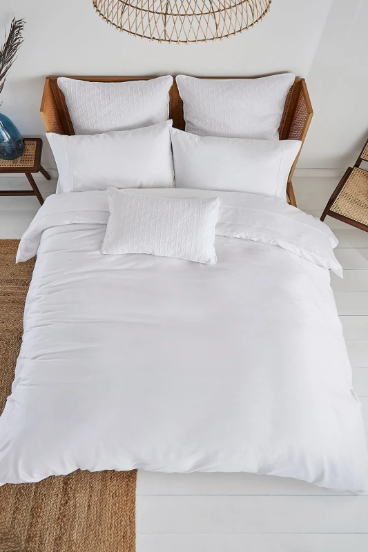 Image of Ted Baker 'TB Plain Dye' Cotton Sateen Duvet Cover in White Size: King White King Unisex 5016709637831