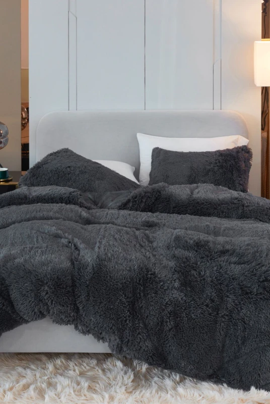 Image of Ezysleep Ezysleep Black Faux Fur Duvet Cover Set Size: Single Black Single Unisex 5034567873642
