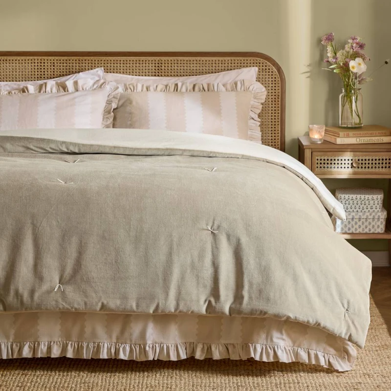Image of Wylder Edie 100% Cotton Velvet Bedspread in Natural Natural Unisex