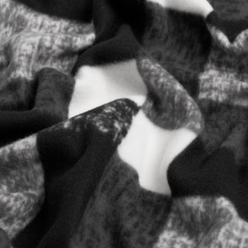 Image of OHS OHS Tartan Check Fleece Throw Winter Warm Soft Blanket in Black Size: 120cm x 150cm Black 120cm x 150cm Unisex 5027434145904