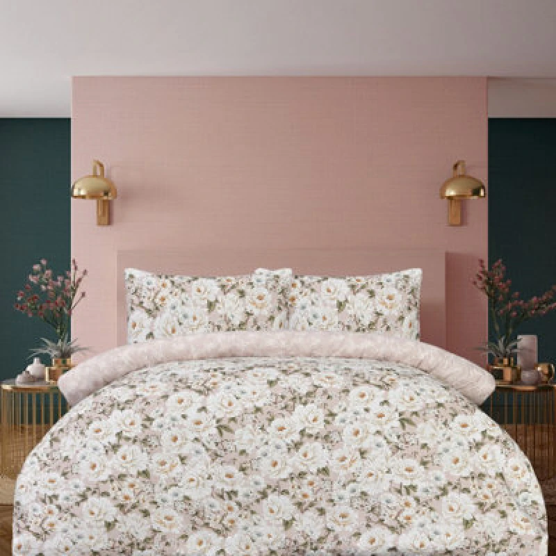 Image of Smart Living Smart Living Luxury Soft Reversible Elegant Blooms Complete Bedding Set in Pink Size: Single Pink Single Unisex 5056557583140