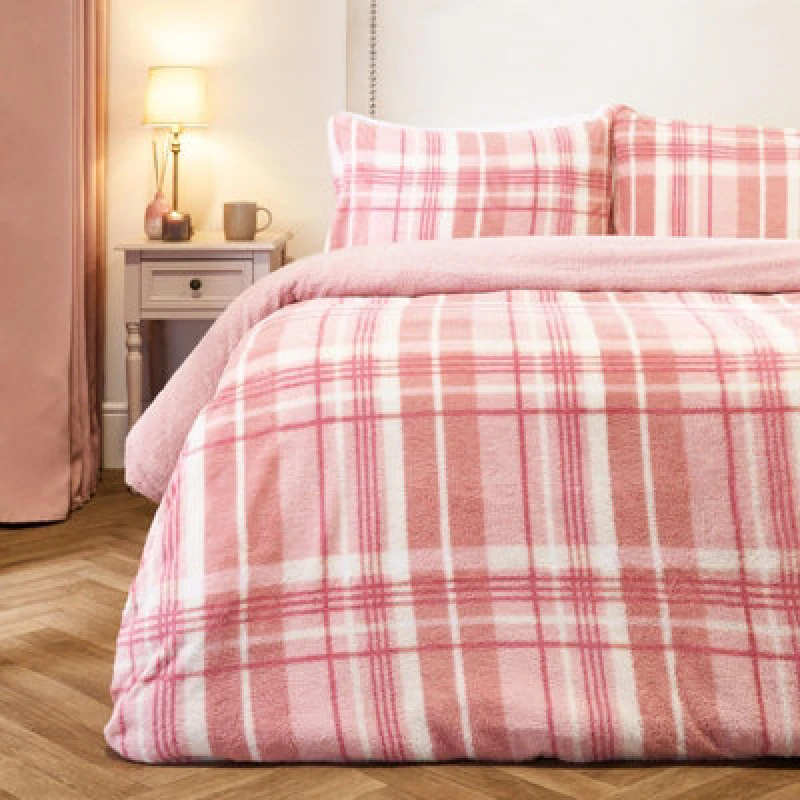 Image of OHS OHS Tartan Check Teddy Fleece Thermal Duvet Cover Bedding Set in Baby Pink Size: King Baby Pink King Unisex 5027434222278