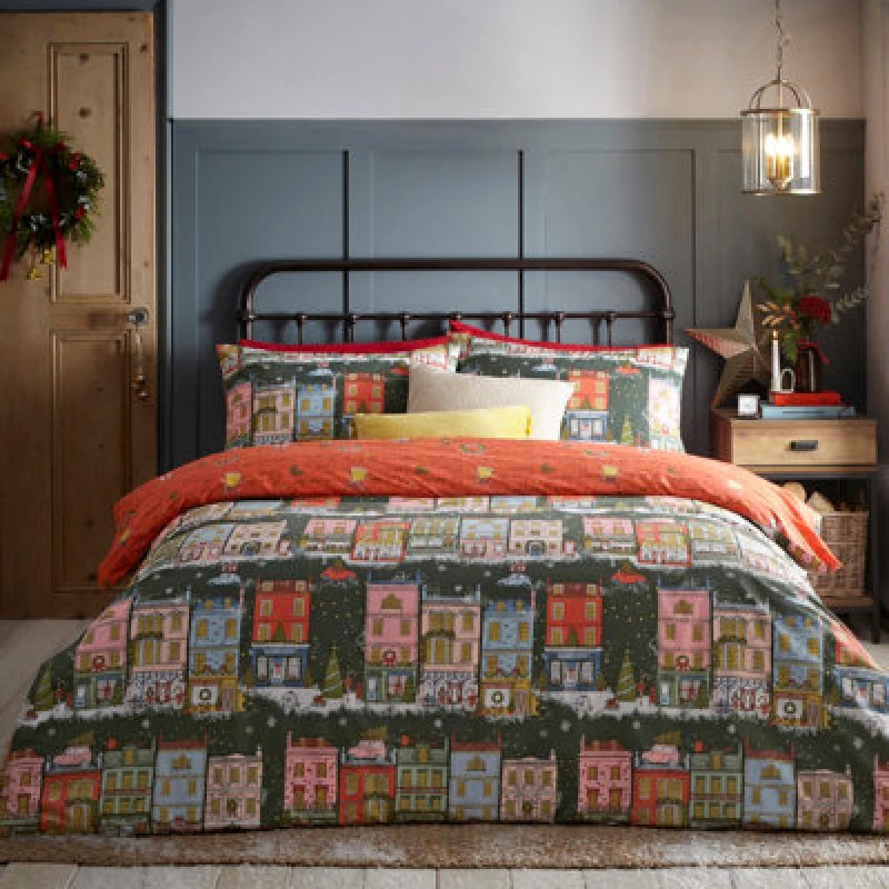 Image of Furn Furn Christmas Spirit Duvet Cover Set in Green Size: Super King Green Super King Unisex 5025532750198