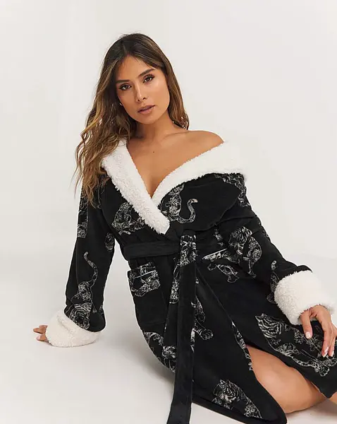 Image of Chelsea Peers Chelsea Peers Fleece Tiger Print Robe Black Female 16 LO26004