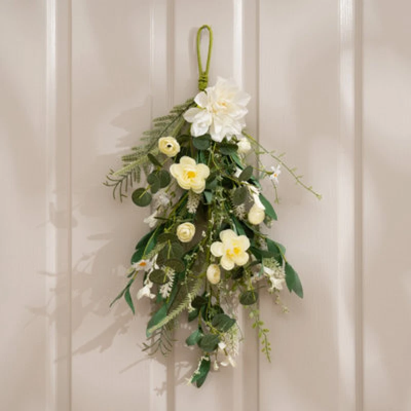 Image of Scottish Everlastings Ltd. Scottish Everlastings 30Cm Artificial Classic White Swag