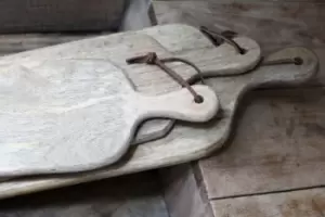 Image of Nkuku Chunni Chopping Board Serveware Brown Medium 1.5 x 50 x 16 cm