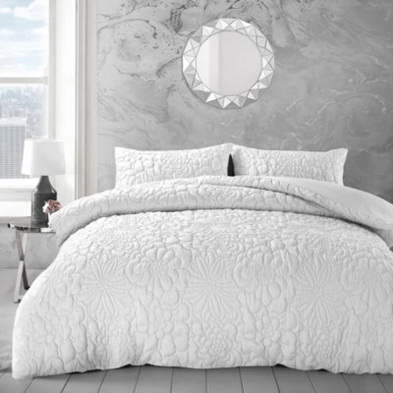 Image of Velosso Quilted Pinsonic Geometric Duvet Cover & Pillowcase Set in White Size: King White Unisex King