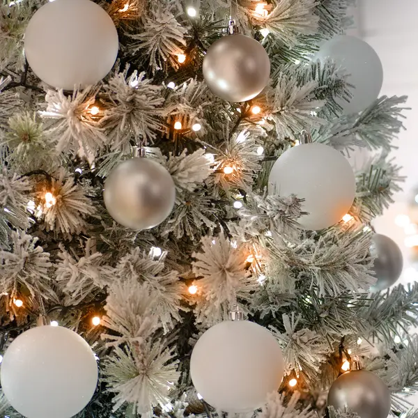 Image of Festive Indoor & Outdoor 5ft Christmas Tree Glow-Worm Lights 520 White & Warm White LEDs