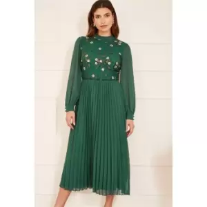 Image of Yumi Green Embroidered Pleated Midi Dress - Green