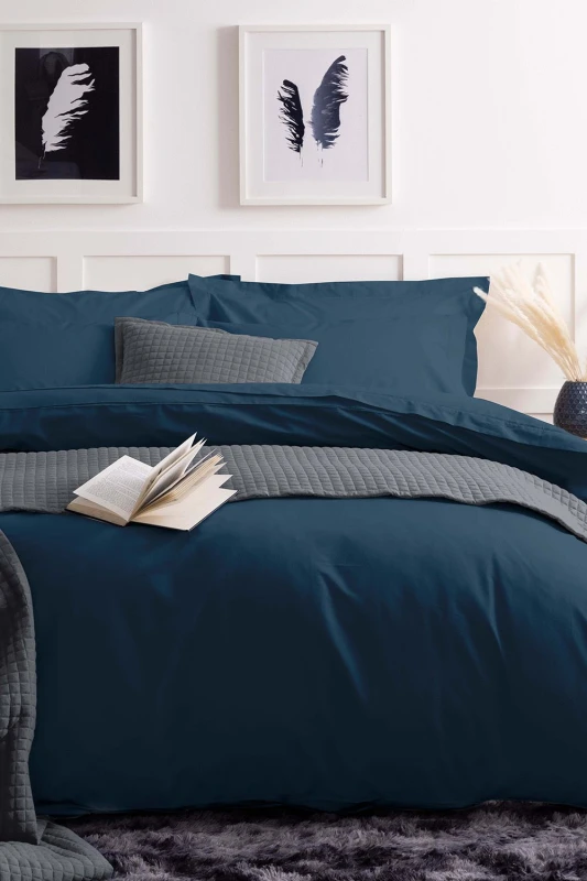 Image of Belledorm Easy Care 200 Thread Count Cotton Polyester Percale Duvet Cover in Navy Size: Single Navy Unisex Single