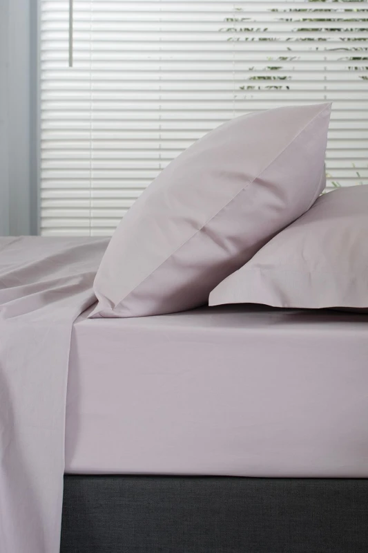 Image of The Lyndon Company The Lyndon Company 200 Thread Count Sateen Housewife Pillowcase Pair in Pink Pink One Size Unisex 5054990057310
