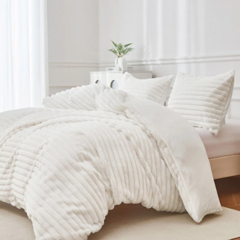 Image of Ezysleep Ezysleep Super Soft Luxury Faux Fur Stripe Duvet in Cream Size: Single Cream Single Unisex 0721545366702