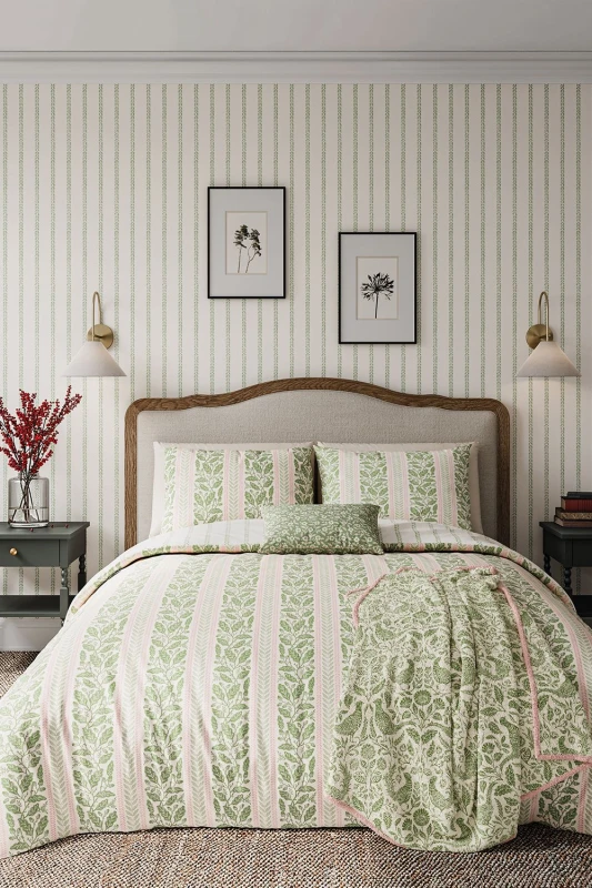 Image of Helena Springfield Helena Springfield 'Oak Stripe' Cotton Duvet Cover Set in Green Size: Single Green Single Unisex 5016709715416