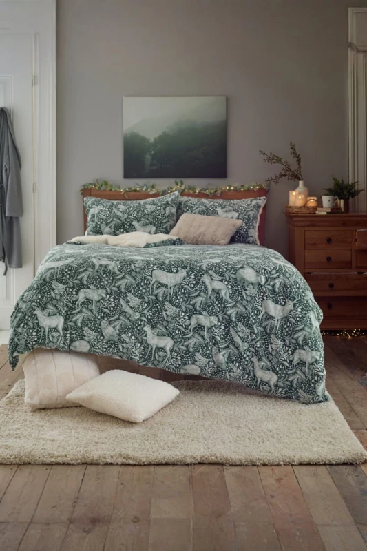 Image of Deyongs Deyongs Woodland Folk Animal Print Fleece Duvet Cover Set with Cosy Sherpa Reverse in Dark Green Size: Single Dark Green Single Unisex 50549