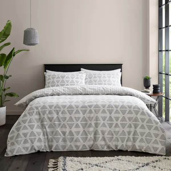 Image of Catherine Lansfield CL Tufted Print Duvet Set White/Black SINGLE PO51101