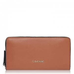 Image of Calvin Klein Must Zip Around Purse - CUOIO GAE