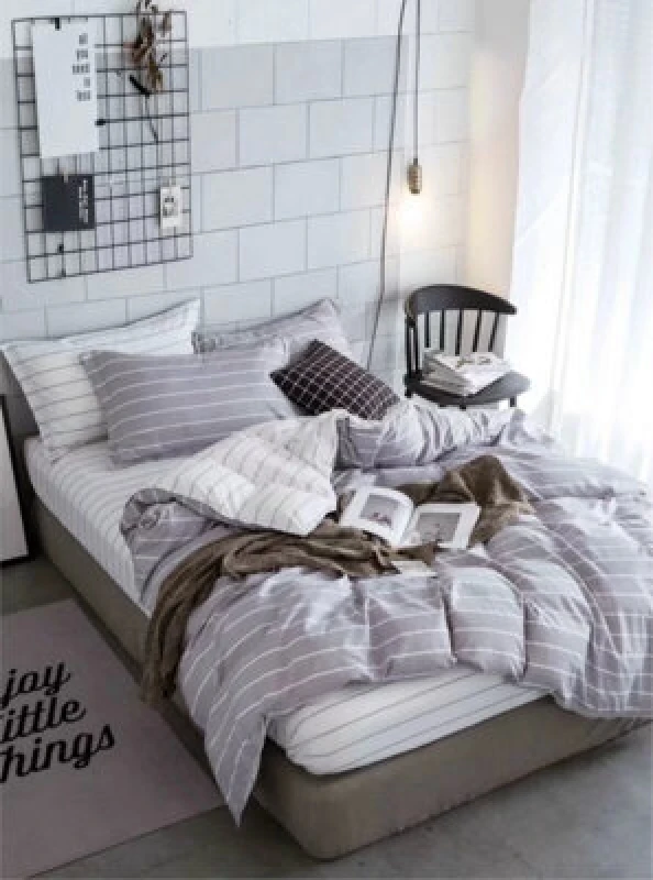 Image of Ezysleep Ezysleep Silver Stripe Printed Duvet Set Size: Double Silver Double Unisex 0721545589538