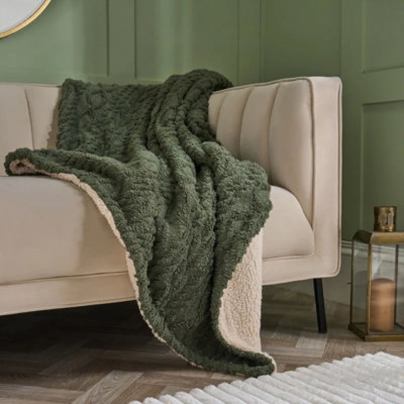 Image of OHS OHS Cable Knit Ultra Soft Sherpa Fleece Throw Reversible Bed Blanket in Green Size: 130cm x160cm Green 130cm x160cm Unisex 5027434227587
