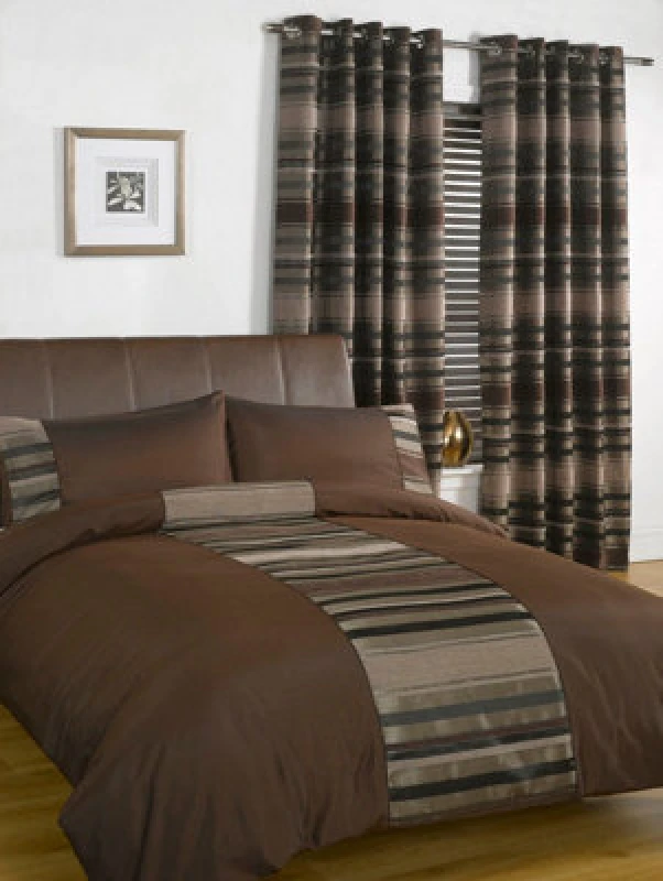 Image of Rapport Home New York Polycotton Duvet Cover Set With Pillowcase in Chocolate Size: Double Chocolate Unisex Double