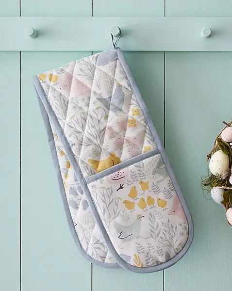 Image of Catherine Lansfield CL Cottage Friends Oven Glove Multi PO57901