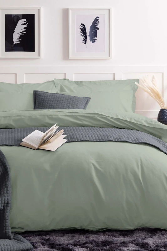 Image of Belledorm Easy Care 200 Thread Count Cotton Polyester Percale Duvet Cover in Pale Green Size: Super King Pale Green Unisex Super King