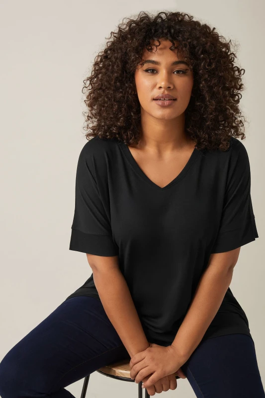 Image of Evans V-Neck T-Shirt Black