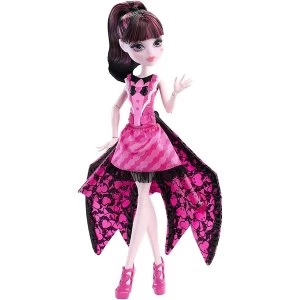 Image of Monster High Ghoul to Bat Draculaura Transformation Doll